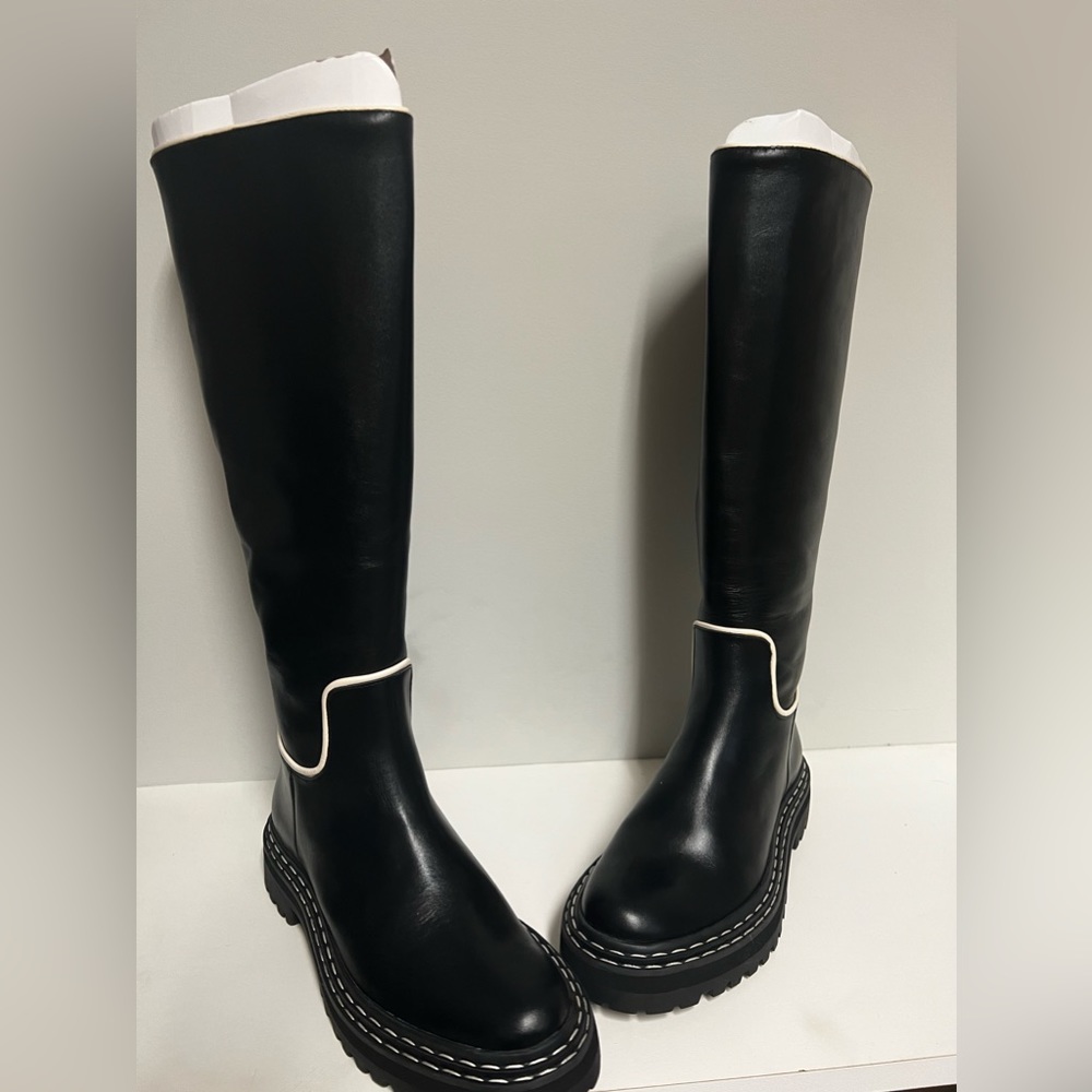 NIB Antonio Melani Courtney Grow Size 8 boots